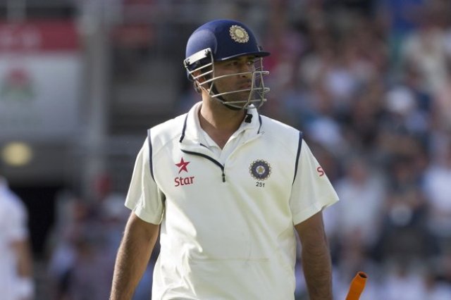 Dhoni Fixed Manchester Test Niharonline